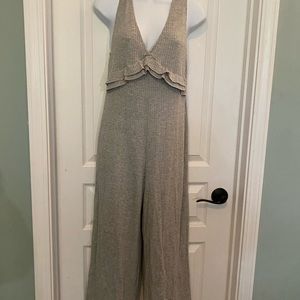 Ribbed grey knit sleeveless jumper, size small.